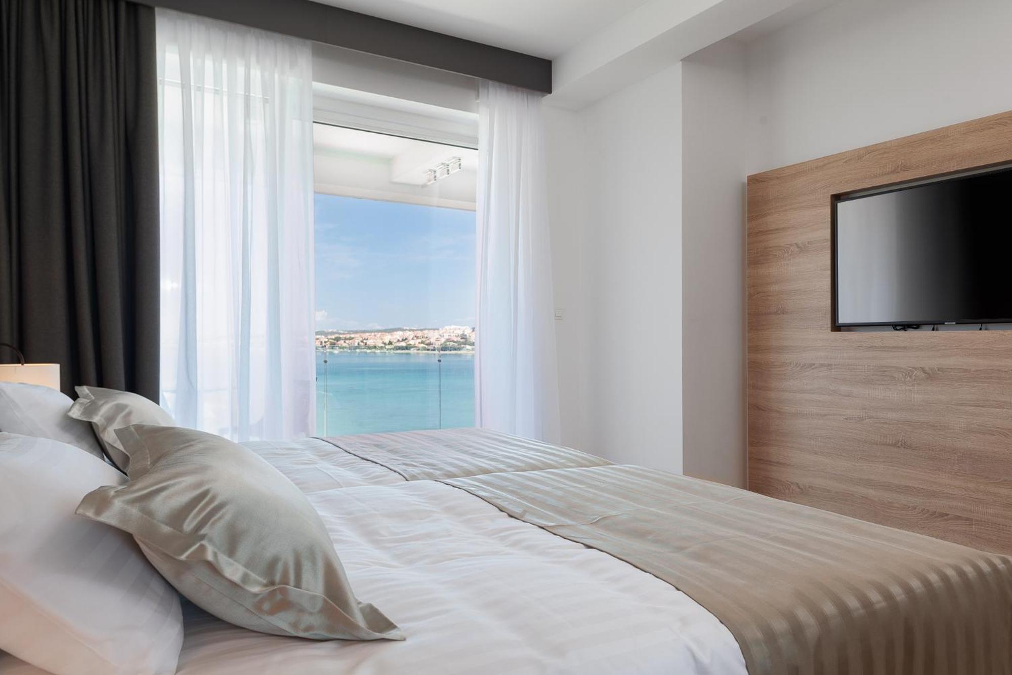 Kaneo Beach Hotel Novaglia Esterno foto