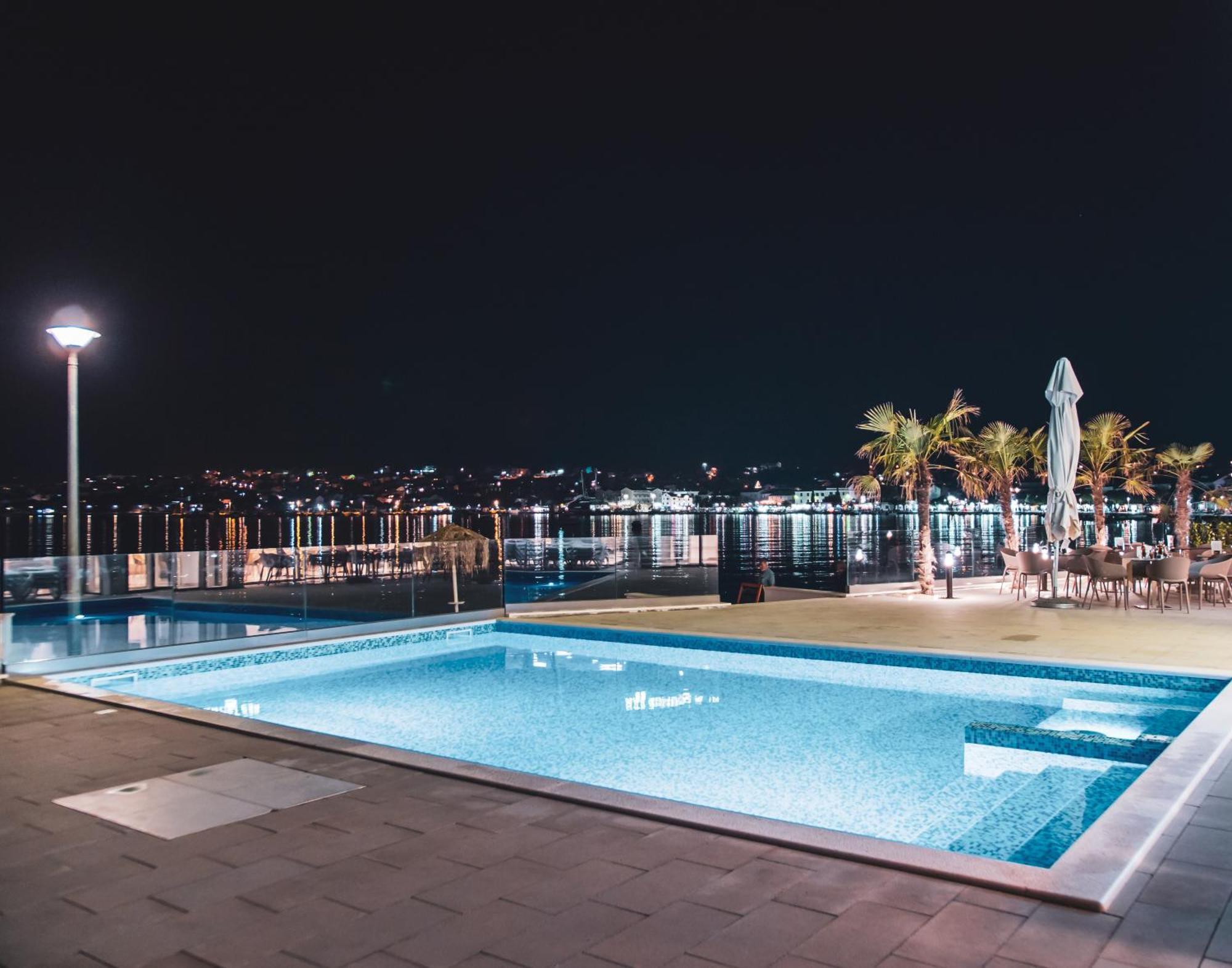 Kaneo Beach Hotel Novaglia Esterno foto